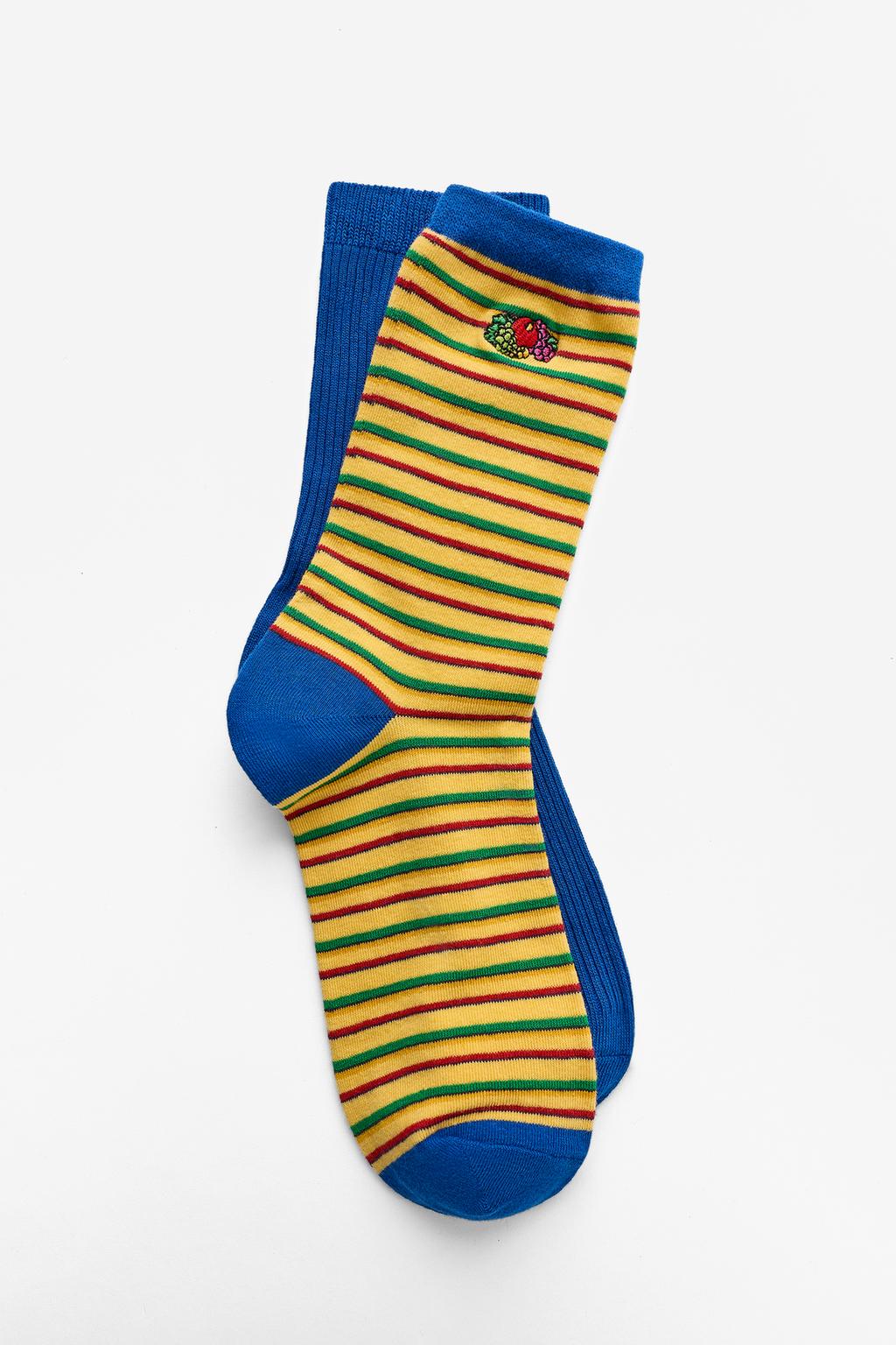 2-PACK OF PLAIN AND STRIPED FRUIT OF THE LOOM™ SOCKS