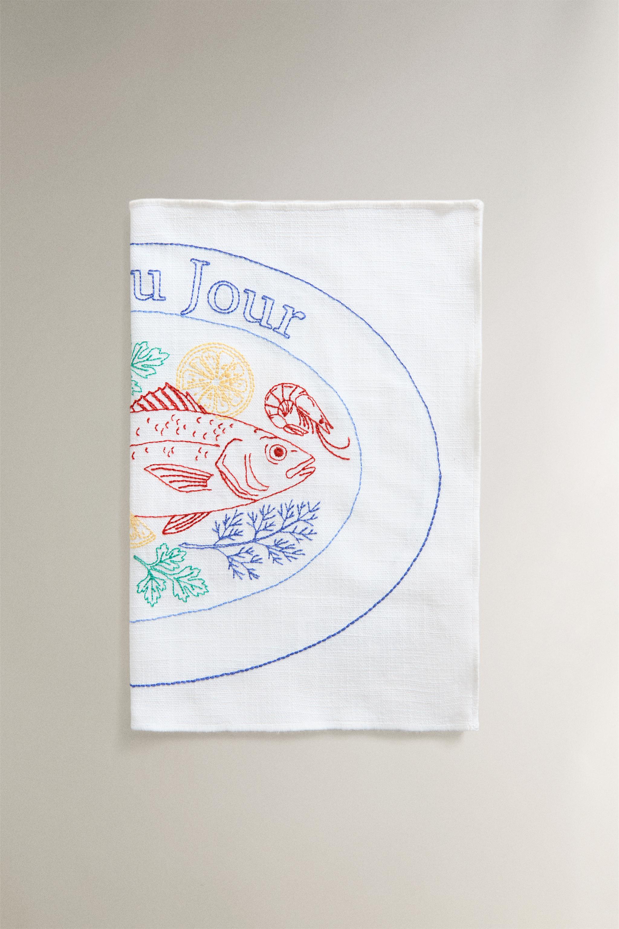 EMBROIDERED FISH PLACEMAT — White