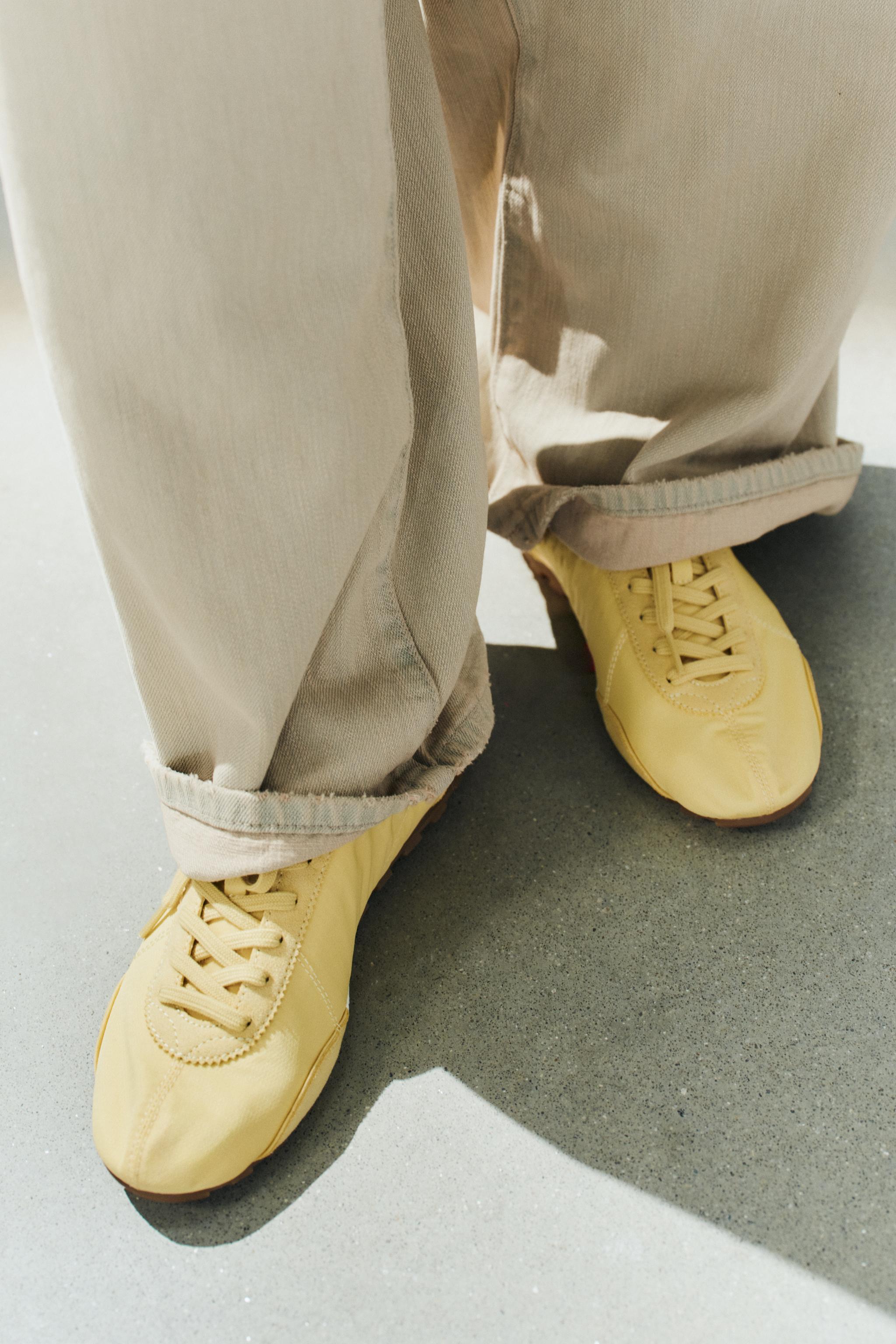 TRAINERS WITH HEEL COUNTER — Yellow