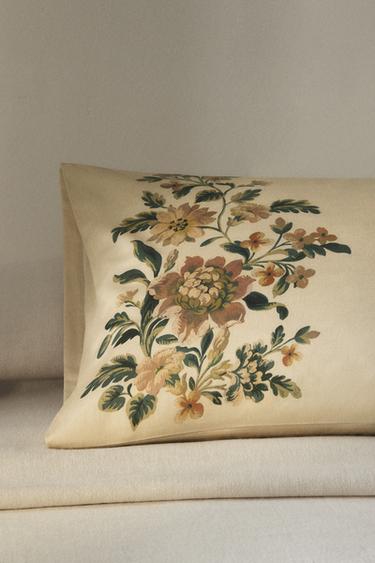 TAIE D’OREILLER SATIN IMPRIMÉ FLEURS - Écru de Zara - Image 5