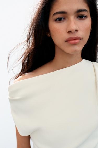 TOP ASYMÉTRIQUE EN MAILLE - Écru de Zara - Image 2