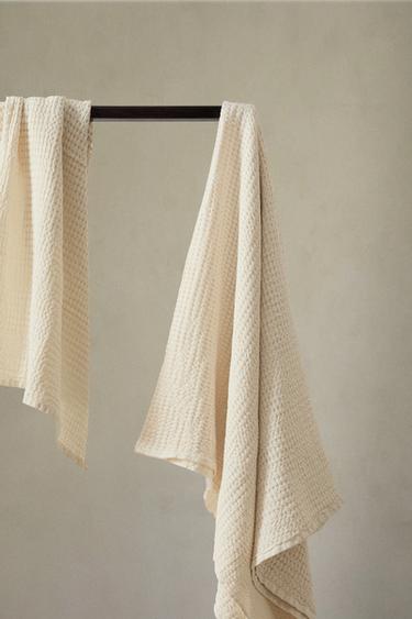 Zara CHUNKY WAFFLE-KNIT BATH TOWEL - 象牙色