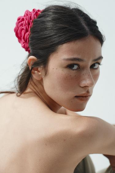 Zara FLOWER FABRIC HAIR CLIP - Fuchsia
