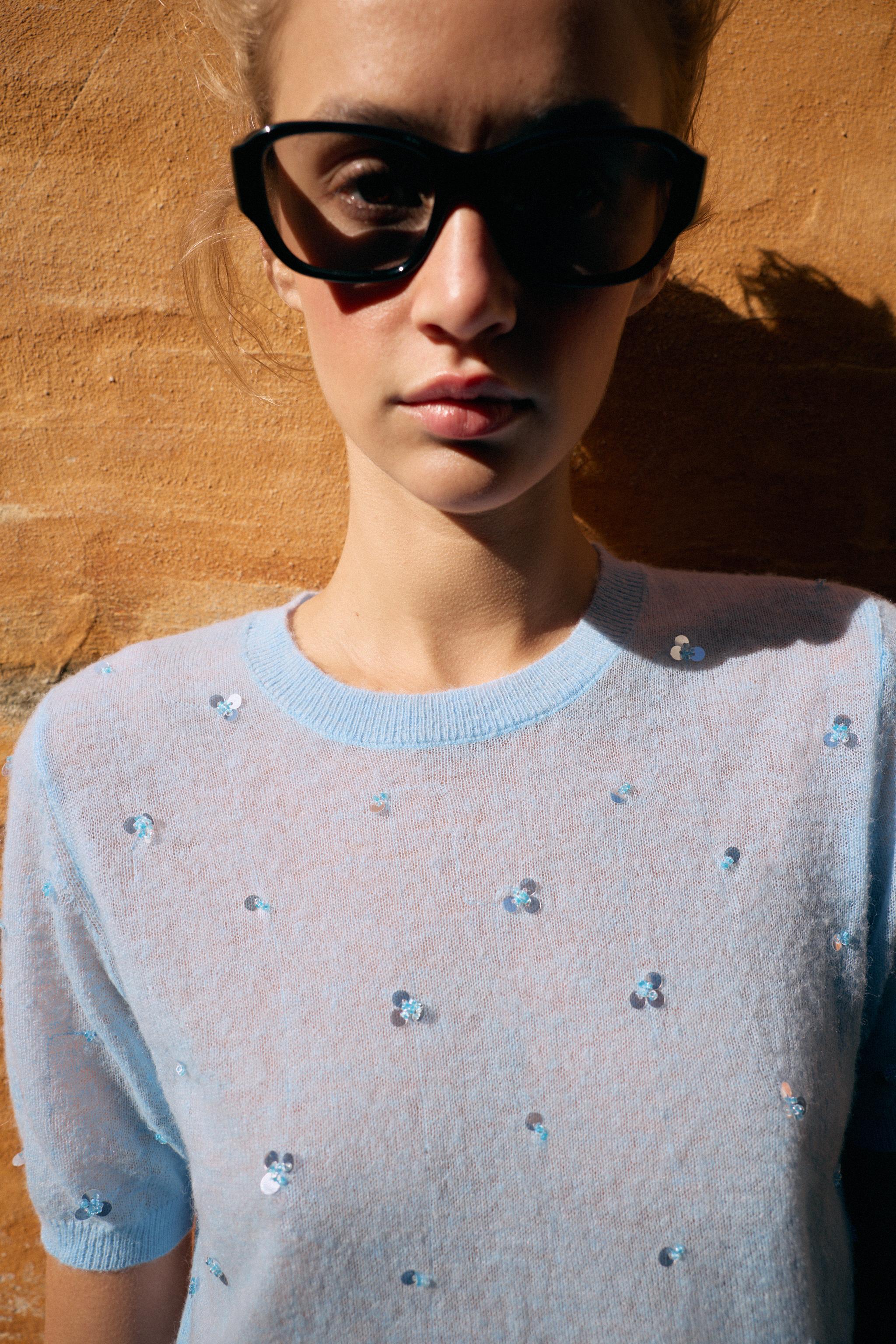 TOP EN MAILLE MANCHES COURTES PAILLETTES