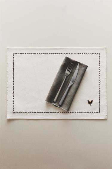 TISCHSET AUS BAUMWOLLE MIT HÜHNCHENSTICKEREI - Braun von Zara