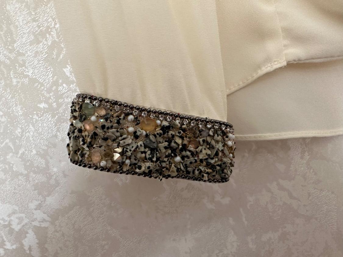 CREAM BLOUSE WITH DIAMANTE TRIM CUFF - Image 3