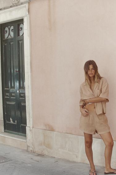 SHORTS قصير منسدل - صخري الخاص بـ Zara