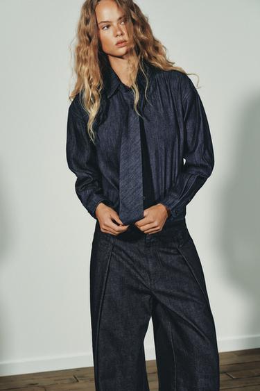 بنطلون بمظهر دنيم بثنيات - نيلي داكن الخاص بـ Zara