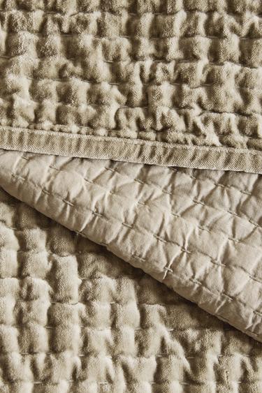 FADED VELVET QUILT - Light beige by Zara