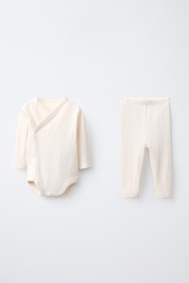 Set de body y leggins de punto con costuras de contraste