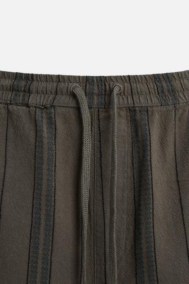 BERMUDA ESTRUCTURA BORDADO - Gris de Zara