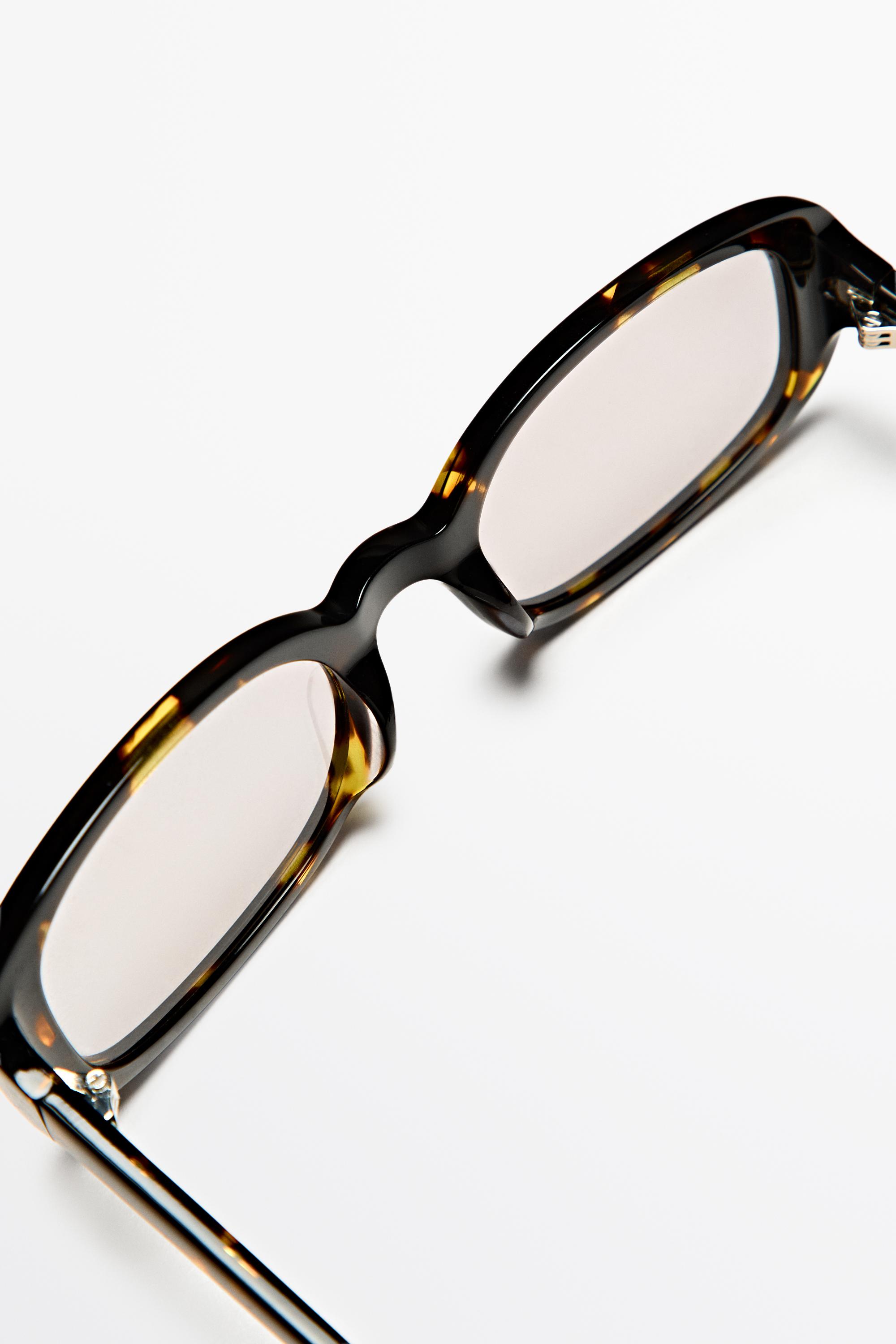Lunettes ovales effet écaille