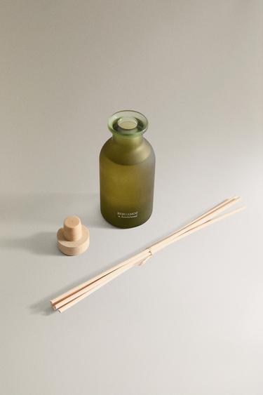 (195 ML) BERGAMOT & SANDALWOOD SCENTED REED DIFFUSERS - Ecru / Green by Zara - Image 2