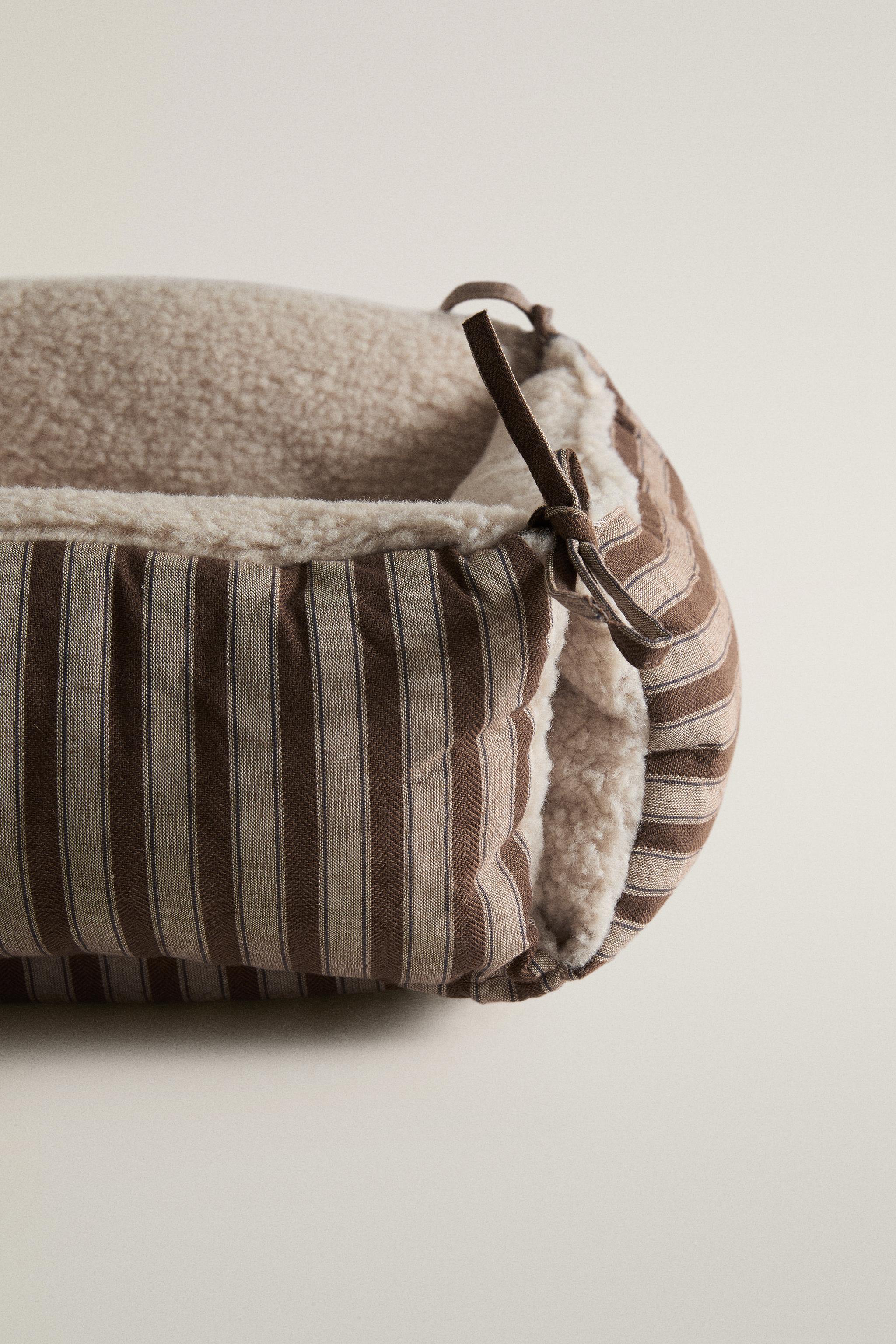 STRIPED FAUX SHEARLING PET BED