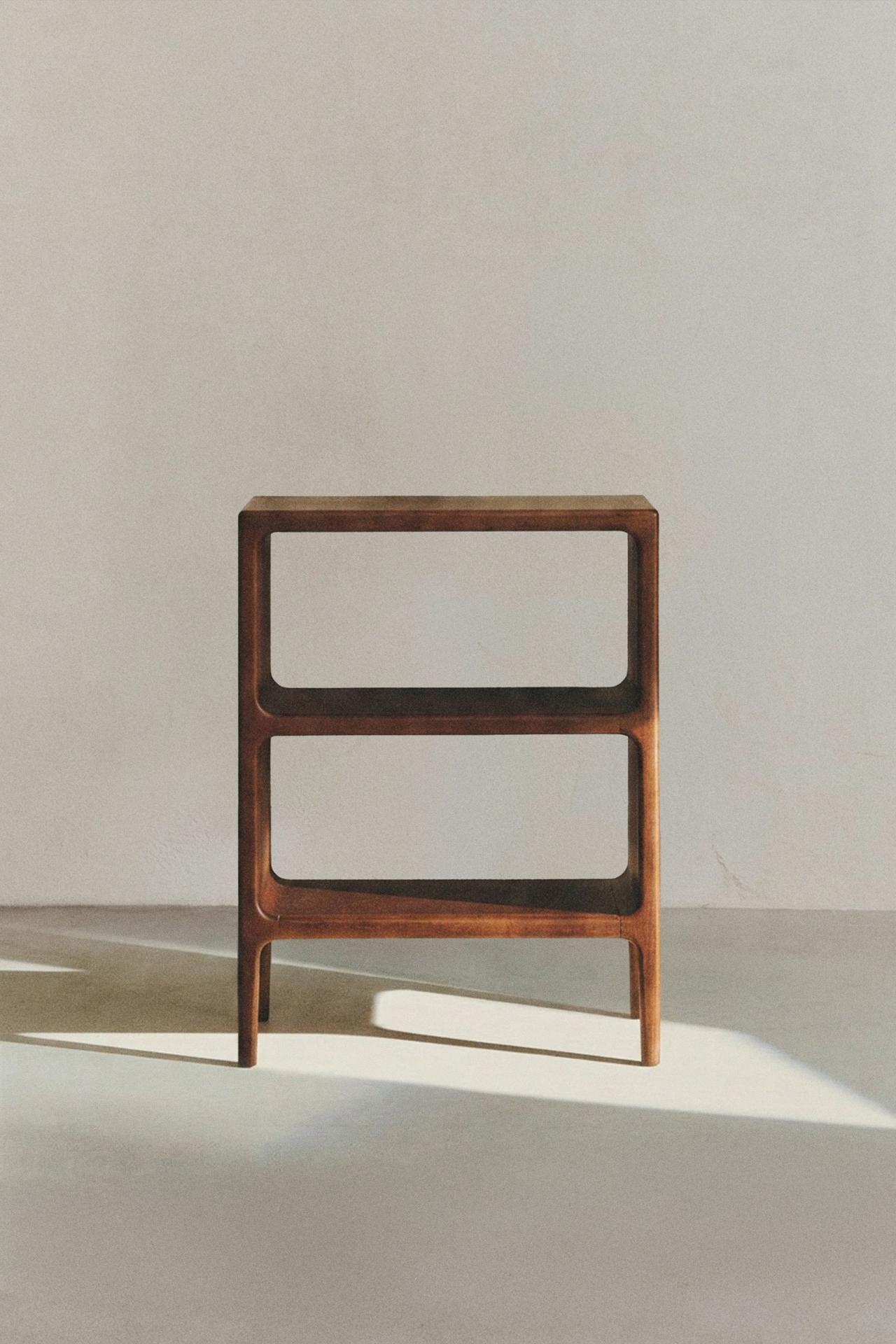 DARK WOODEN INDIVIDUAL OCCASIONAL FURNITURE — Brown