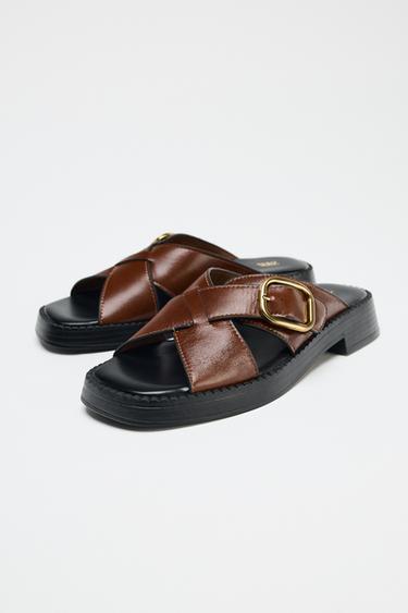SANDALES CROISÉES EN CUIR AVEC BOUCLE - Marron de Zara - Image 2