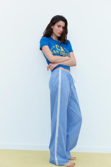 بنطلون طراز بيجامة بمربعات ودانتيل - أزرق / أبيض الخاص بـ Zara