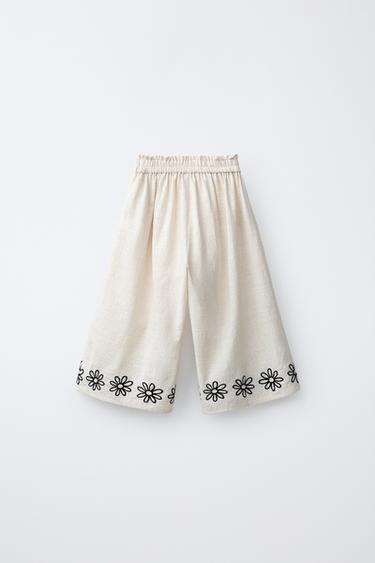 BIKŠUSVĀRKI AR IZŠŪTIEM ZIEDIEM - Light beige no Zara