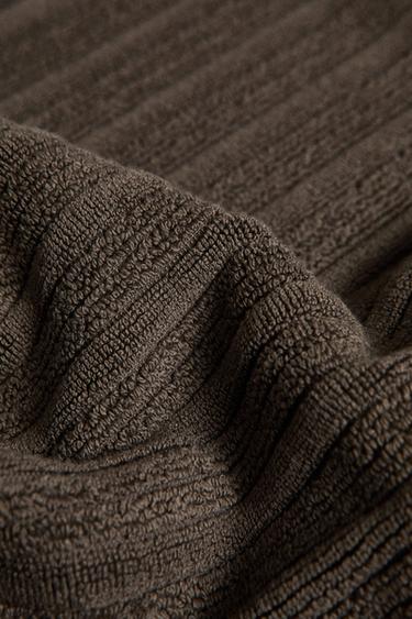 VELOUR BATH MAT WITH STRIPED TEXTURE - Dark mink by Zara
