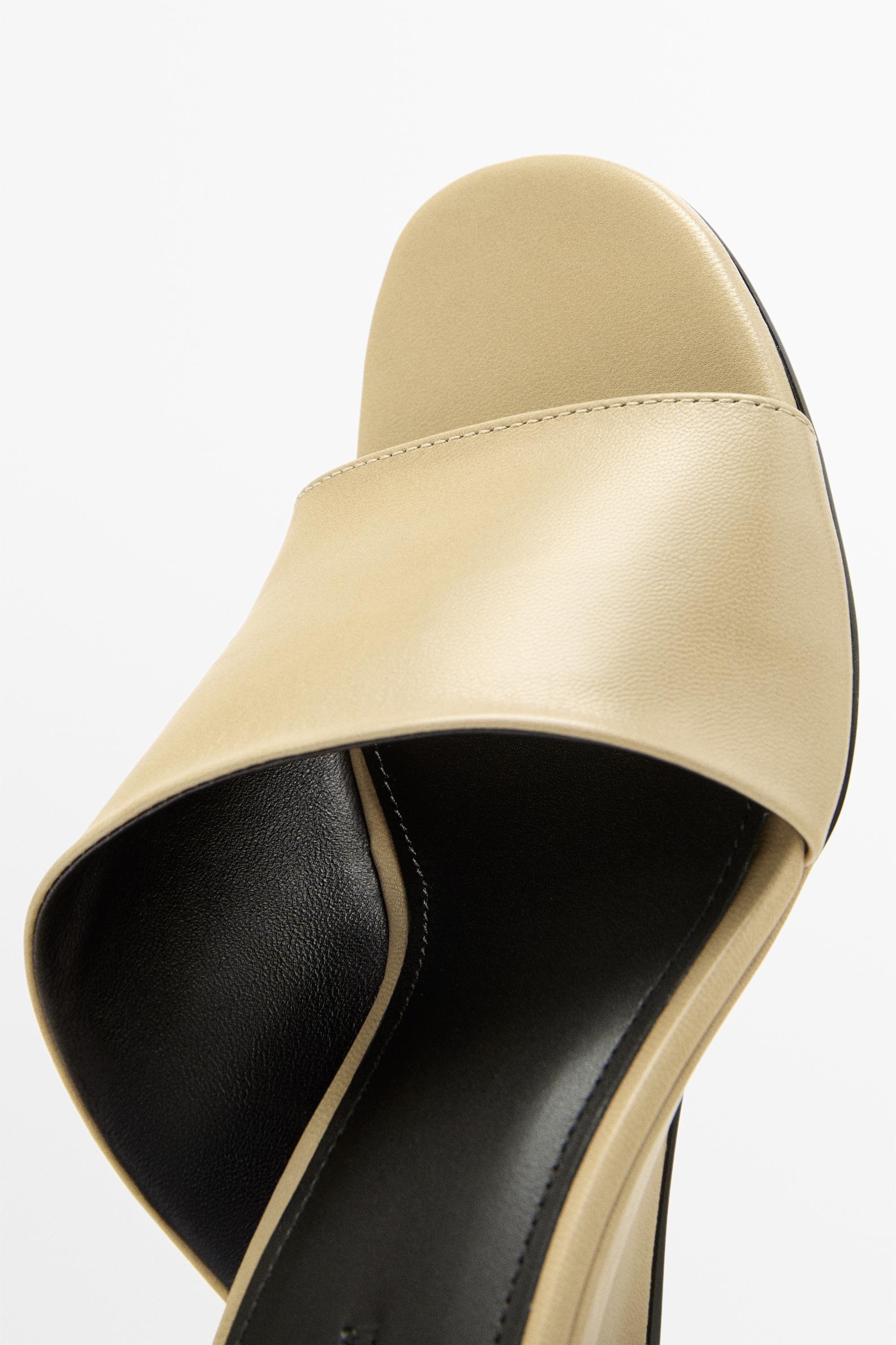 Sandale compensée en cuir souple