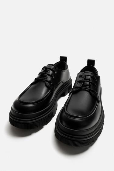 CHAUSSURES À BORDURE ET VOLUME - Noir de Zara - Image 1