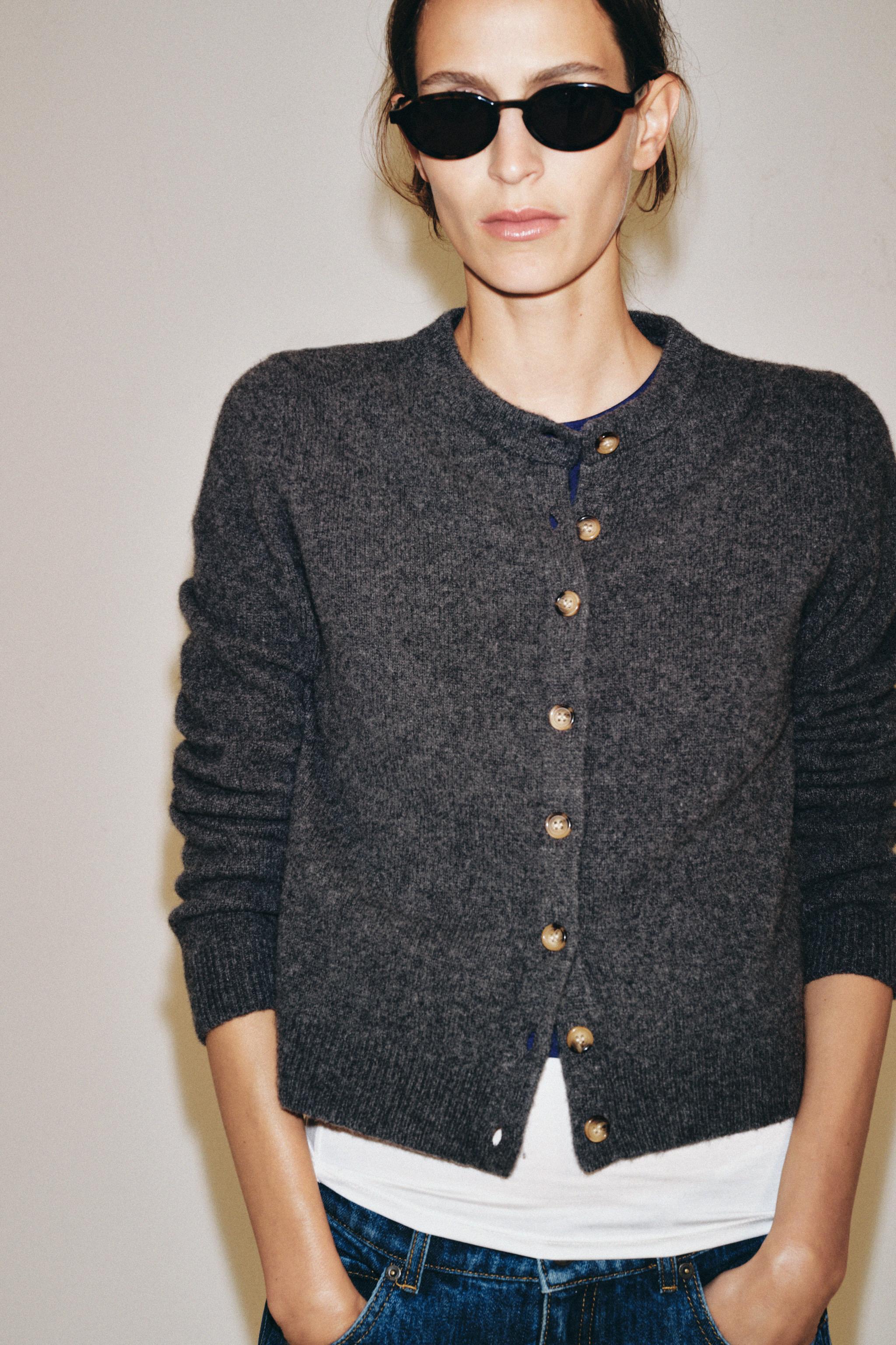 GILET BOUTONNÉ EN CACHEMIRE ET LAINE