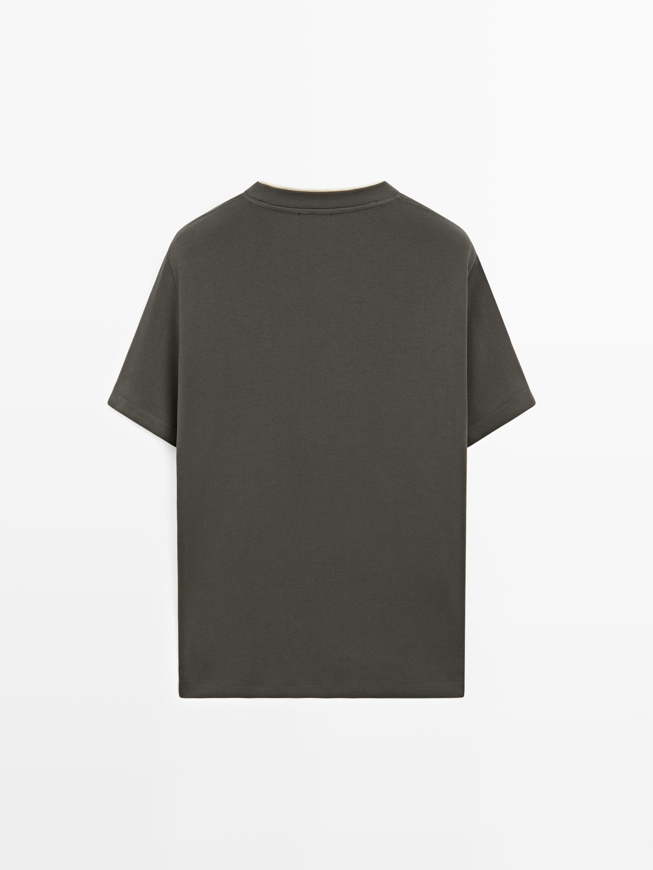 100% cotton T-shirt with contrast neckline
