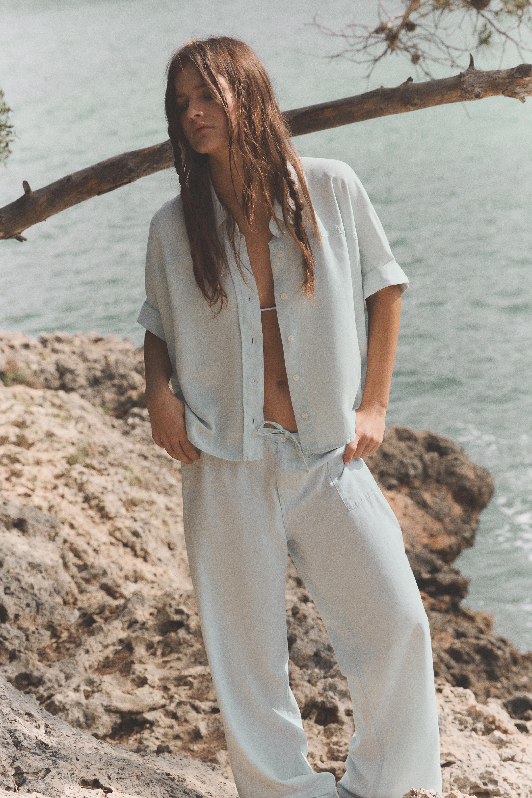 FLOWY SHORT SLEEVE SHIRT — Light blue