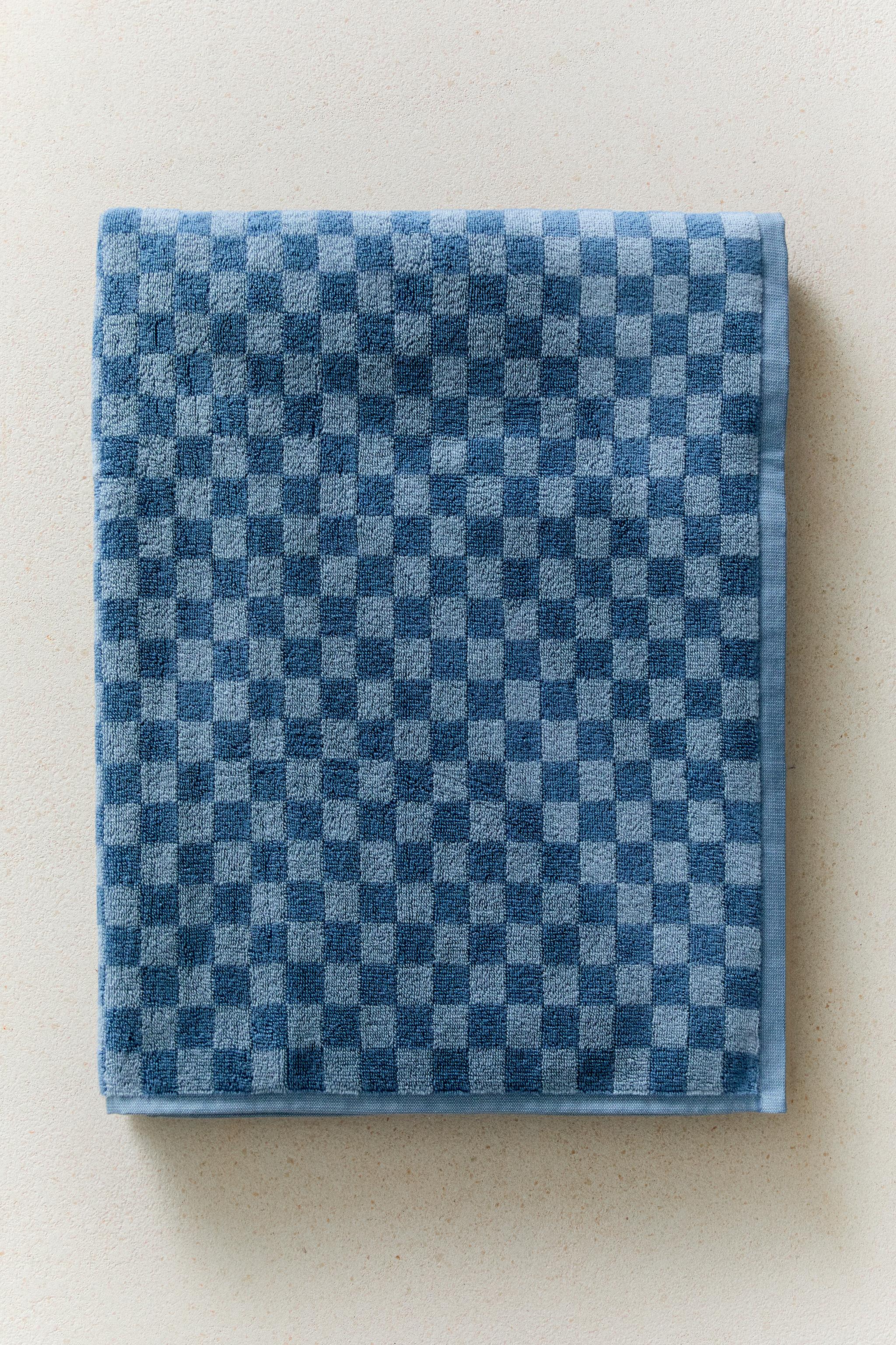 CHECKERBOARD BATH TOWEL — Blues