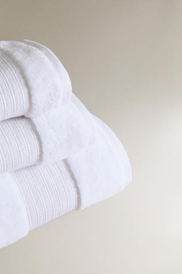 BATH TOWEL WITH METALLIC THREAD BORDER - White by Zara - Image 1