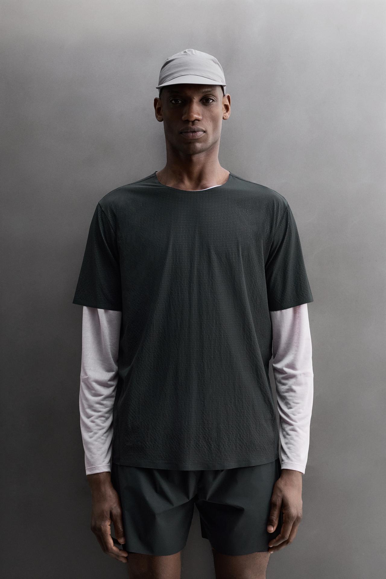 TECHNICAL STRUCTURED T-SHIRT — Black