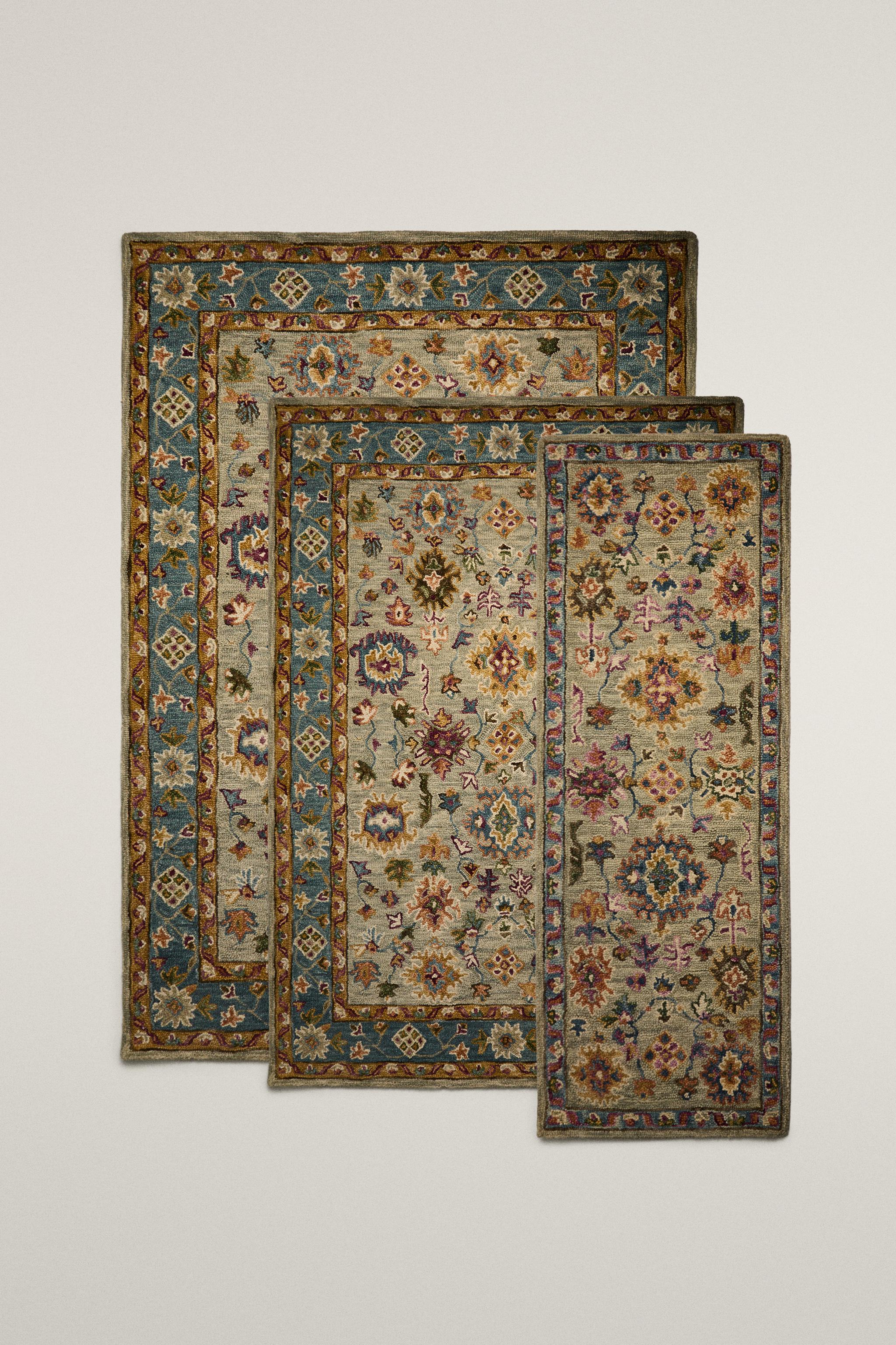 SYMMETRICAL FLORAL PRINT WOOL AREA RUG