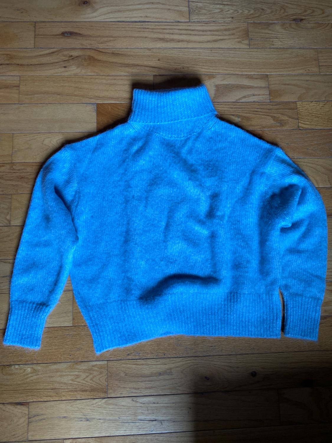 HIGH COLLAR KNIT SWEATER