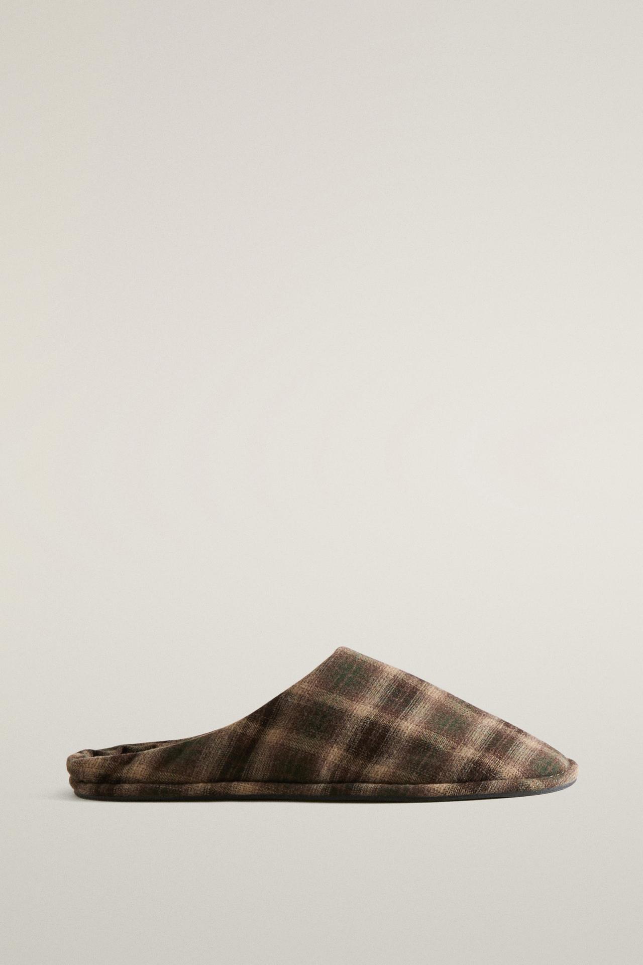 CHECK MULE SLIPPERS — Brown