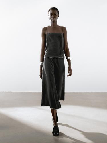 Jupe midi avec surpiqûre dans le bas - Noir de Zara - Image 0