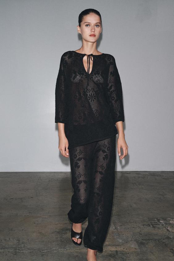 OVERSIZED FLORAL TEXTURED KNIT TOP