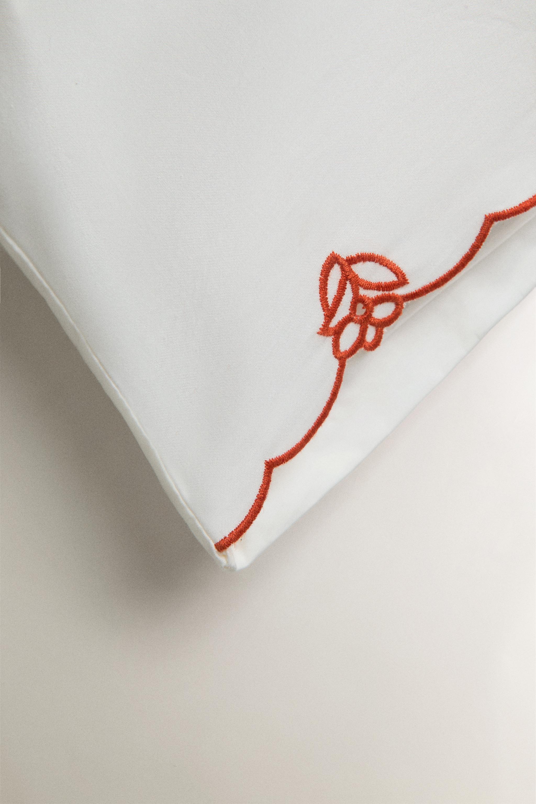 KIDS' EMBROIDERED FLORAL PILLOWCASE