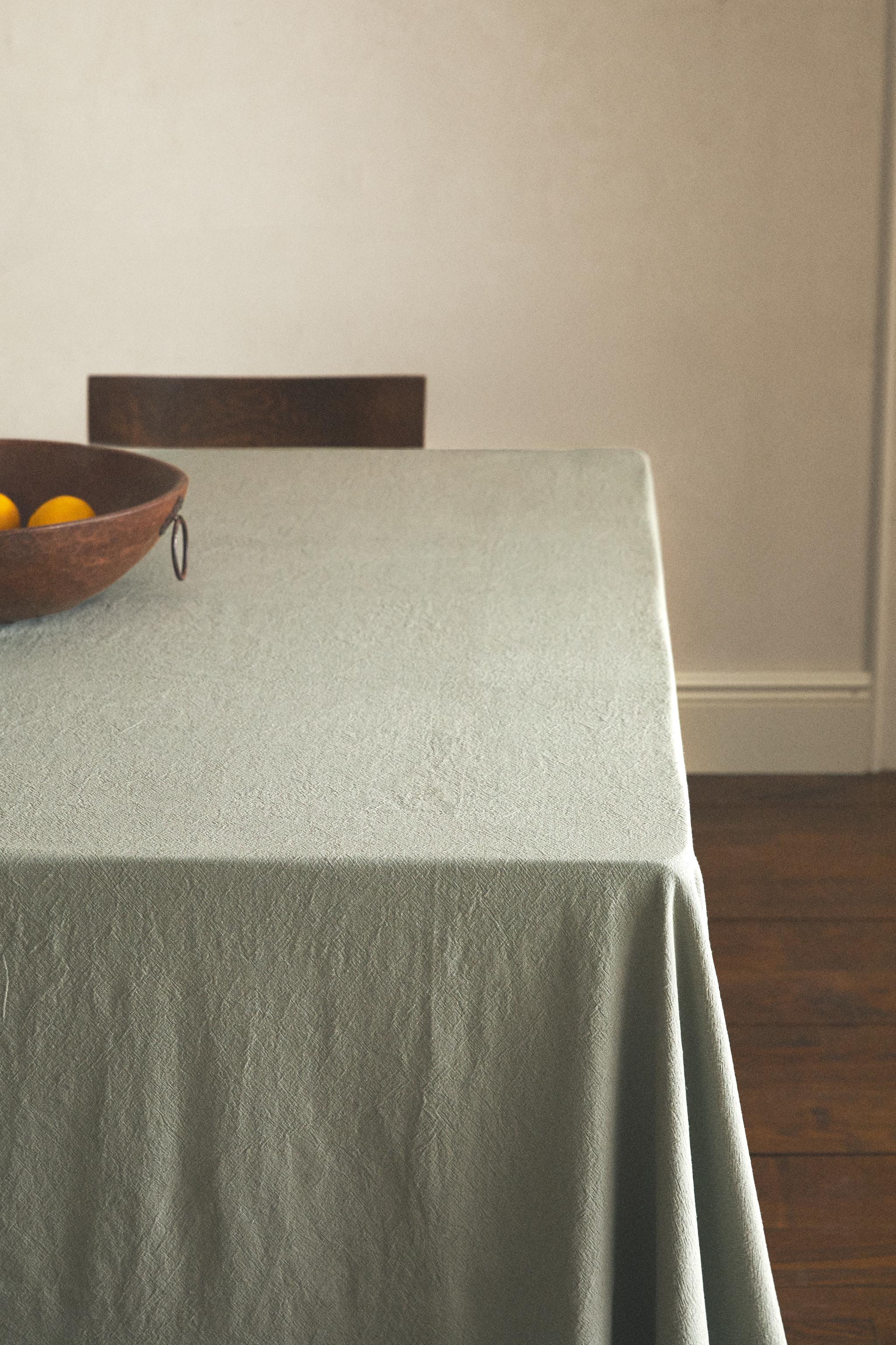 PLAIN DYED THREAD TABLECLOTH