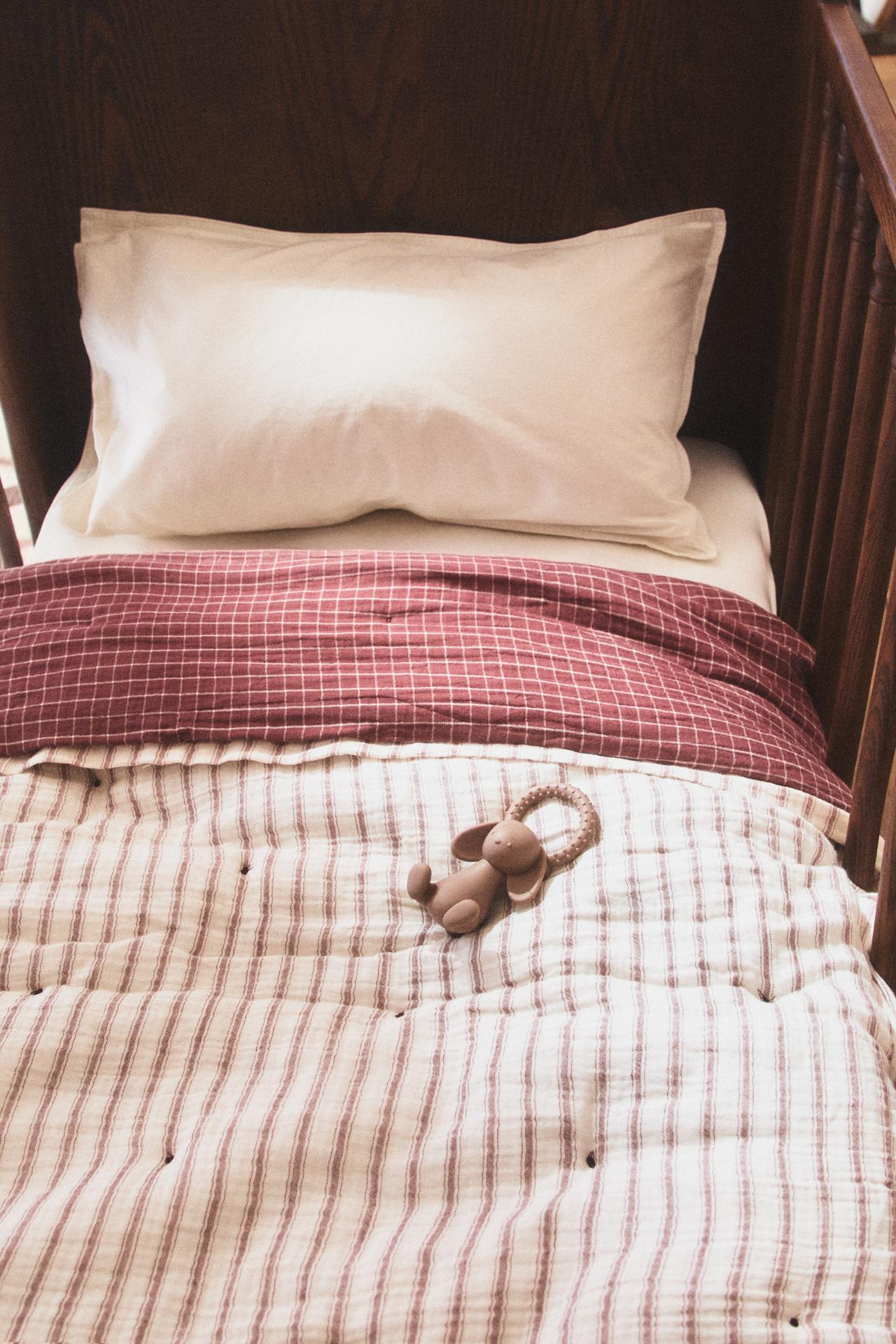 KIDS REVERSIBLE CHECK AND STRIPE QUILT — Brown
