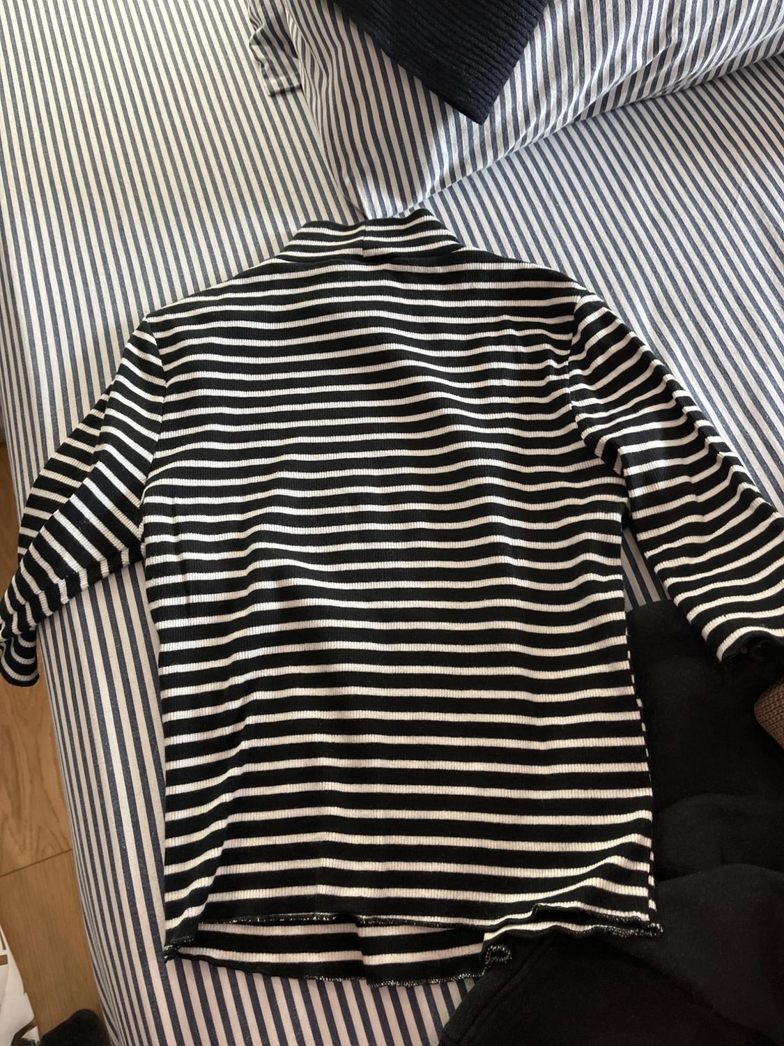 RIBBED HIGH NECK T-SHIRT