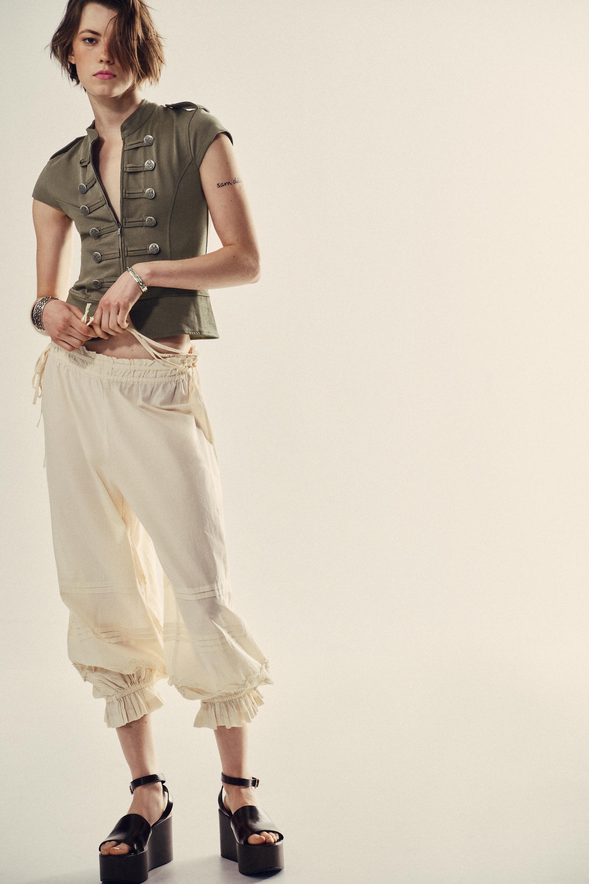 PLEATED LACE PANTS