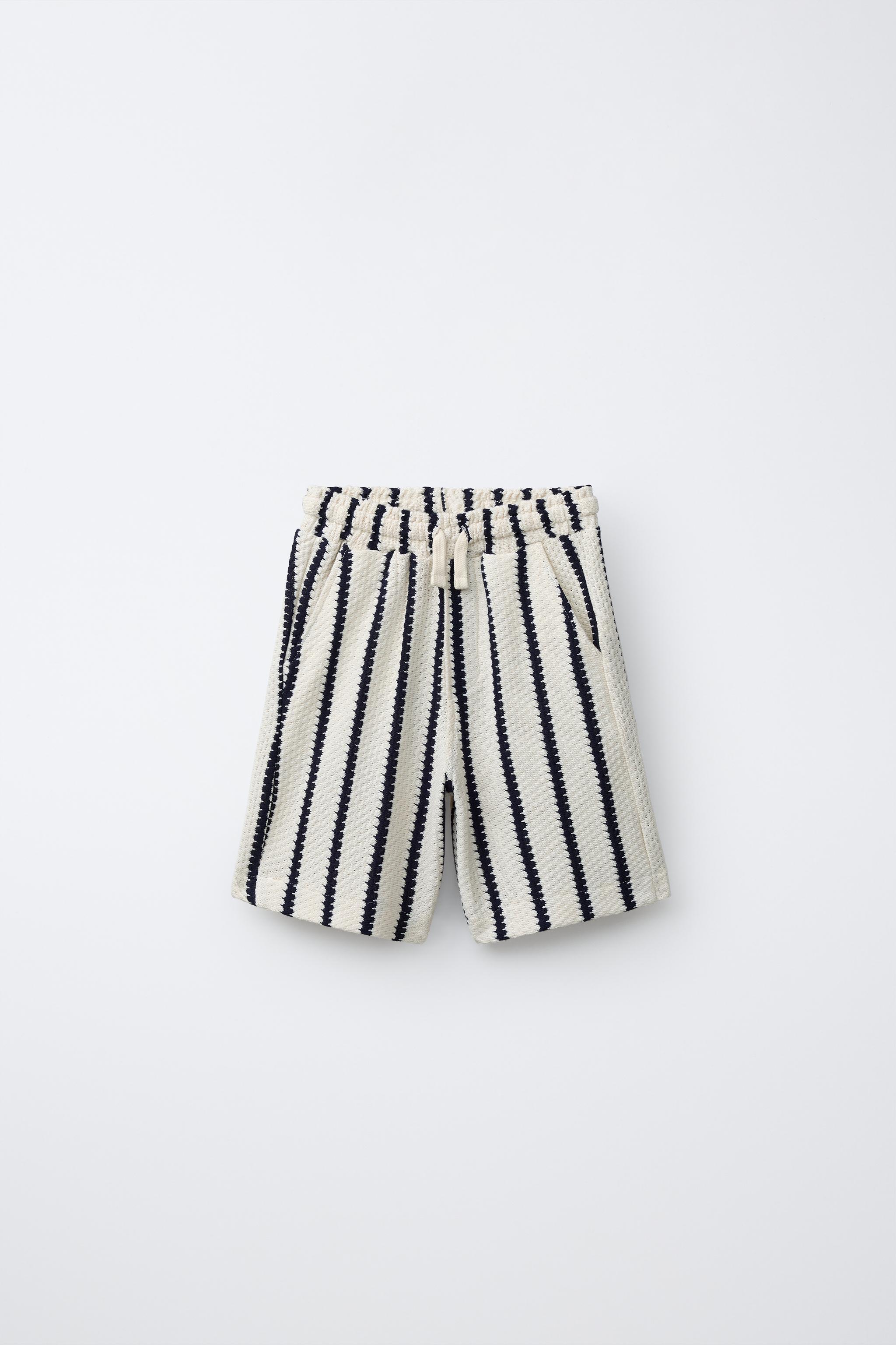 TEXTURED STRIPED KNIT SHORTS