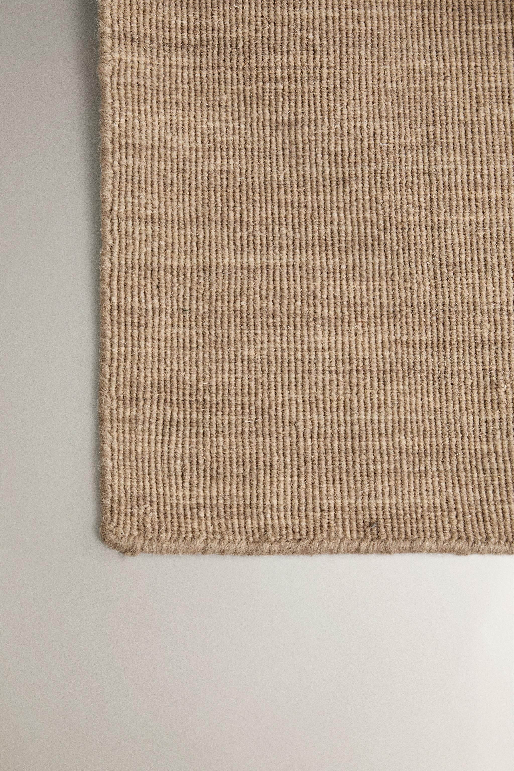 INTERWOVEN WOOL AND COTTON AREA RUG