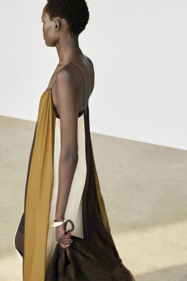 Robe midi fluide à bretelles - Marron de Zara