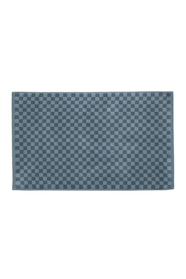CHEQUERED BATH MAT - أزرق الخاص بـ Zara