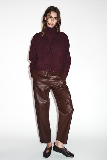 PULL EN MAILLE DOUCE À COL MONTANT - Bordeaux de Zara