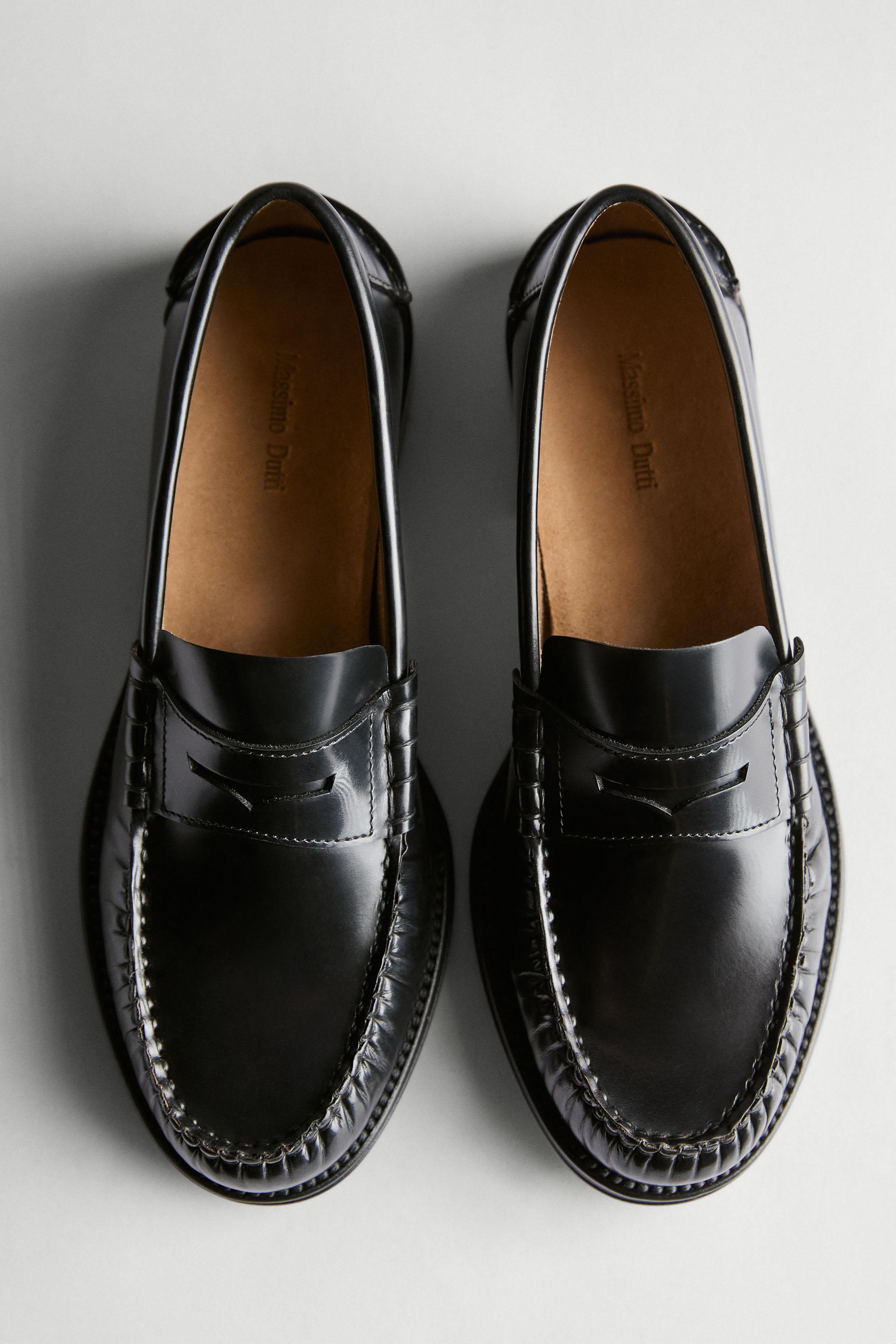 Leather loafer — Black