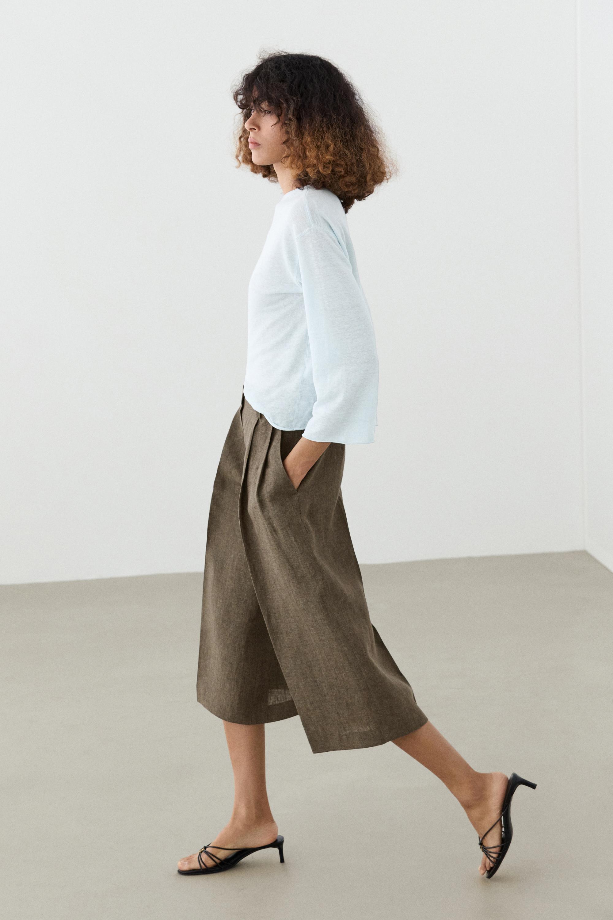 Flowing melange linen Bermuda shorts