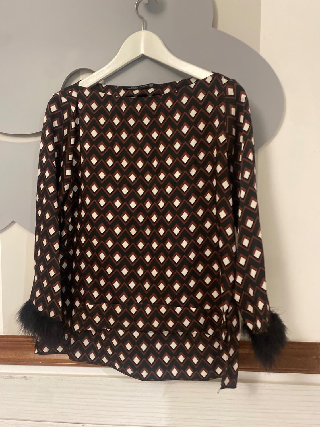 PRINTED TOP WITH EMBELLISHED SLEEVES - Image 3