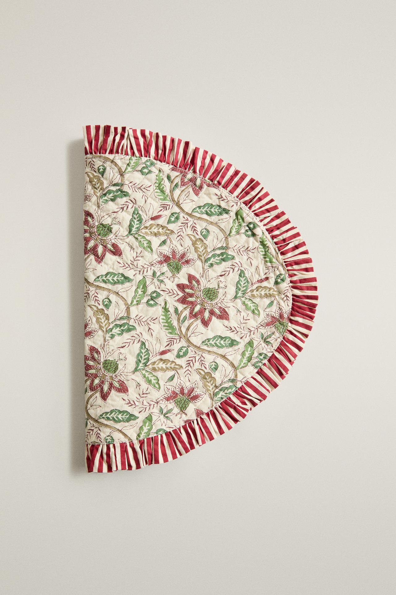 CHRISTMAS RUFFLES PLACEMAT — Red